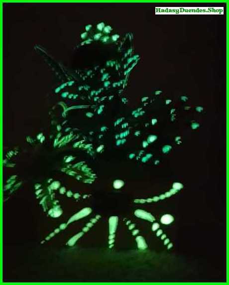 caja-con-hada-de-fresa-fluorescente