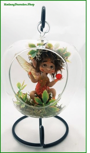 figura-artesanal-hada-de-fresa-en-bola-cristal figura-artesanal-hada-de-fresa-en-bola-cristal