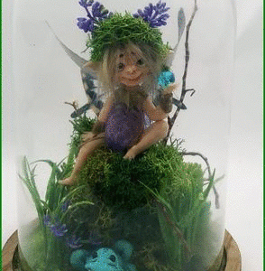 figura-artesanal-hada-del-bosque-en-campana-cristal