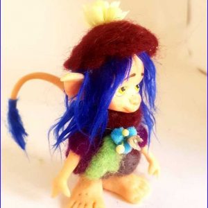 figura artesanal troll duende