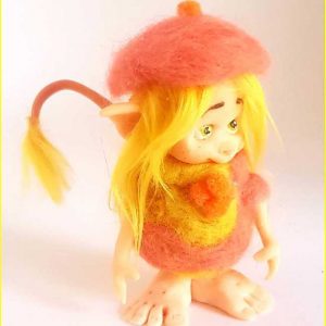 figura artesanal troll tesoro