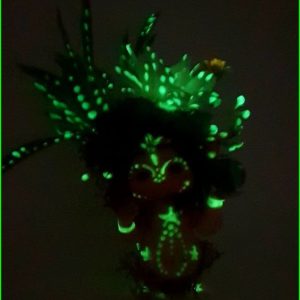 figura-fluorescente-duende-de-la-suerte
