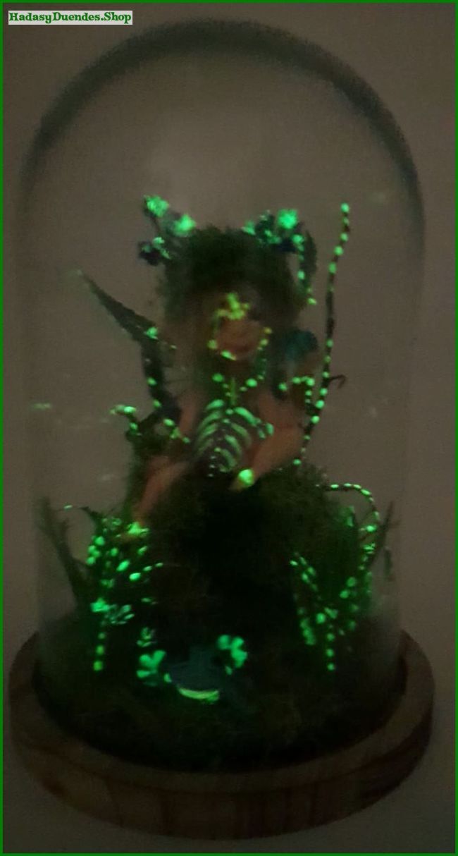 figura-fluorescente-hada-del-agua-en-campana-cristal figura-fluorescente-hada-del-agua-en-campana-cristal