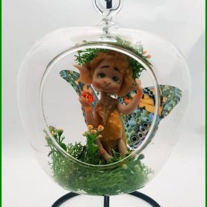 figura-hada-del-bosque-en-bola-cristal