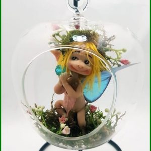 figura-hada-magica-en-bola-de-cristal